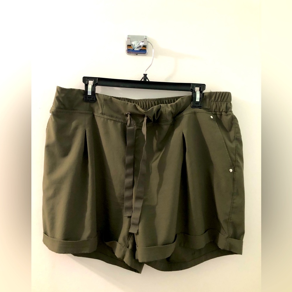 EUC, Mondetta Performance Women’s Shorts, Size XL, Olive Green